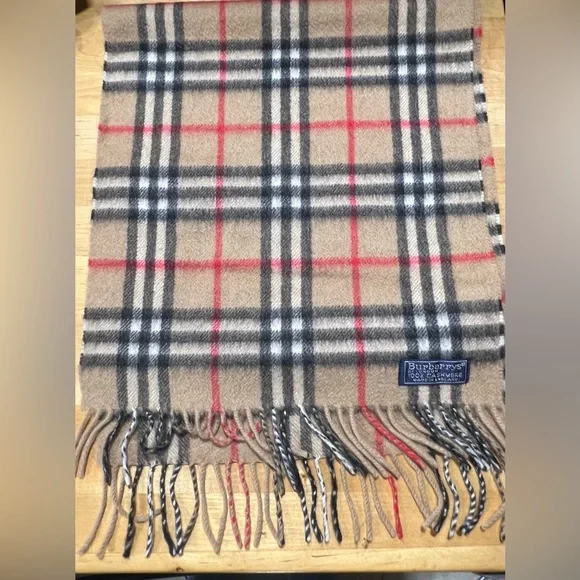 Burberry Cashmere Vintage Check Fringe Scarf Archive Beige  Vintage Burberry’s Cashmere Scarf in Archive Beige display picture 1